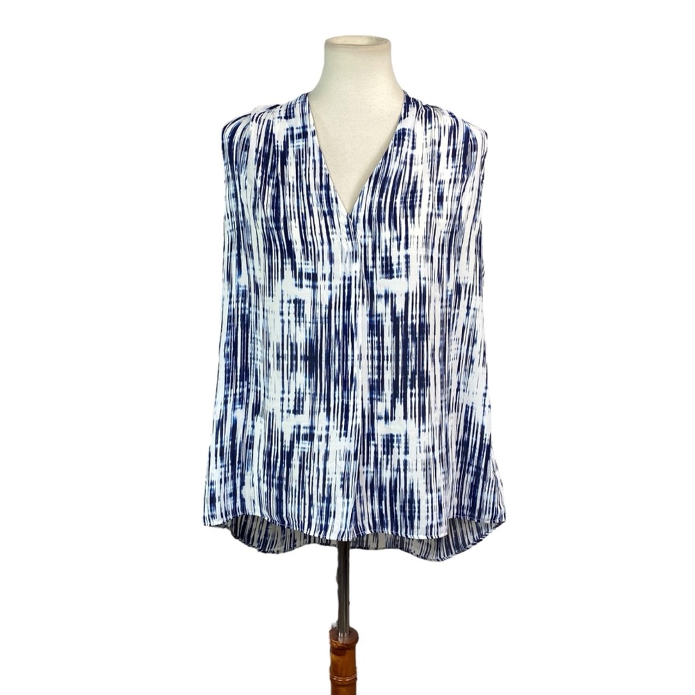 Woman’s Rose & Olive sleeveless blouse size XL